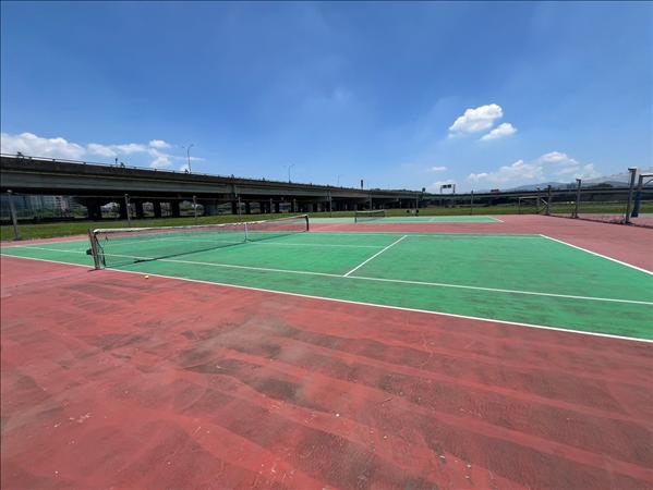 觀山河濱公園網球場